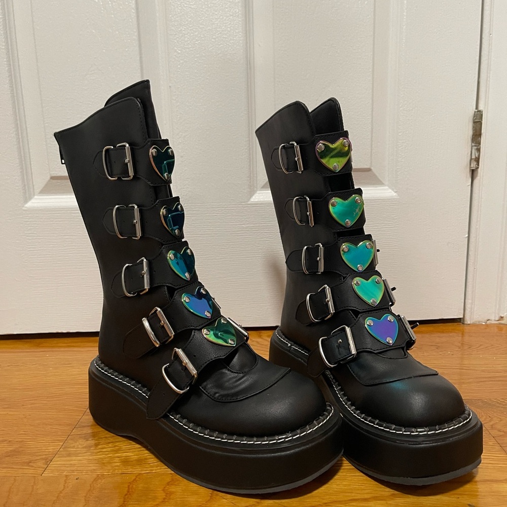 NEW DEMONIAS